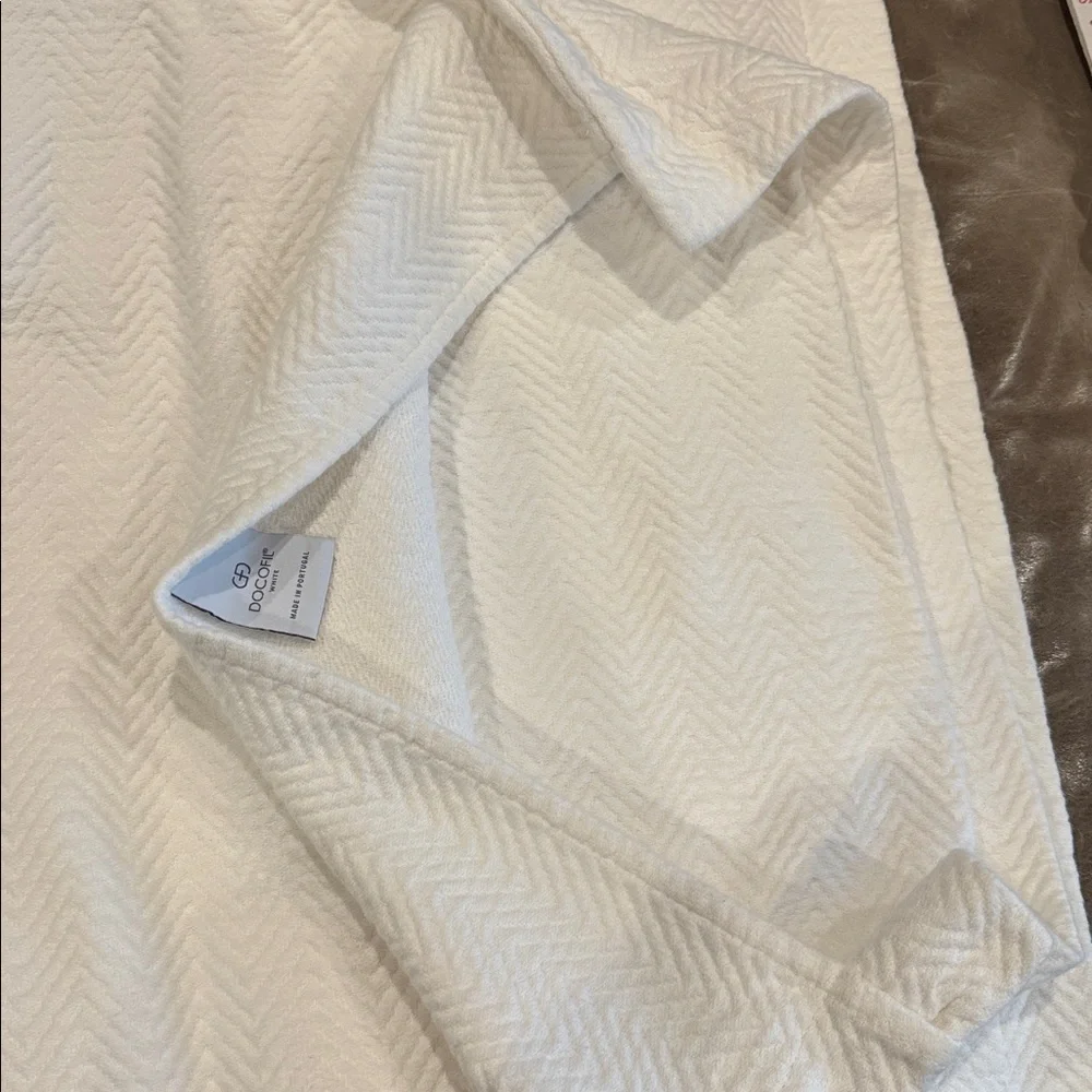 DOCOFIL PORTUGAL set of 2 Euro Pillow Shams 100% cotton 26 x 26 White Chevron